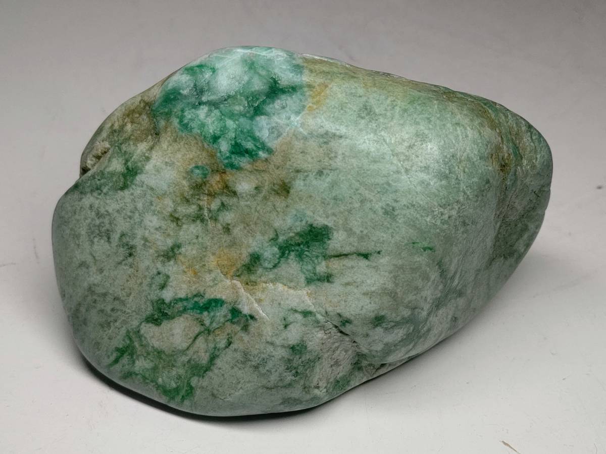 緑脈】 ☆580g☆ 翡翠 原石 ヒスイ 鉱物 鑑賞石 糸魚川 水石 自然石