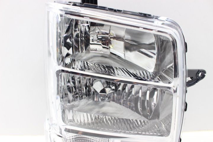 新品/未使用品　エブリー　エブリィ　DA17W　ヘッドライト　右　右側　運転席　キセノン　HID　レベ付　AL　LE14C6329　251428_画像3