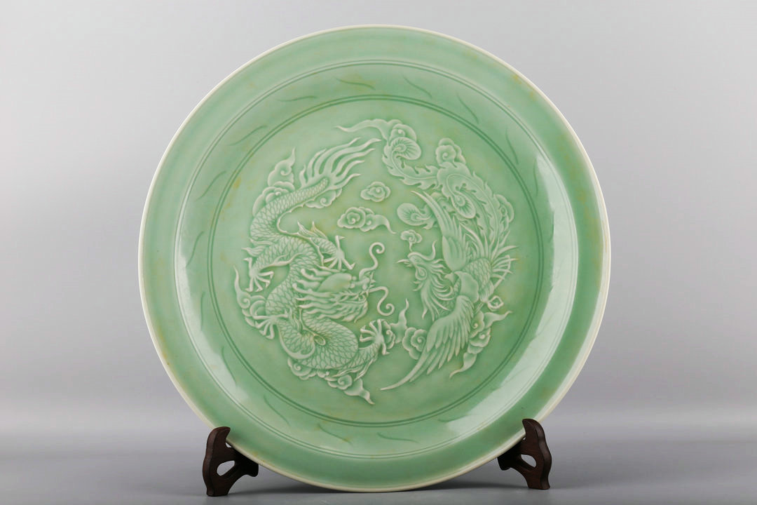 最安値級価格 多寶屋】XP4615□宋時代 龍泉窯 龍鳳紋 青磁大盤 極品□ - 宋 宋