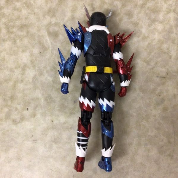 1円~ バンダイ S.H.Figuarts 仮面ライダービルド ラビットタンク
