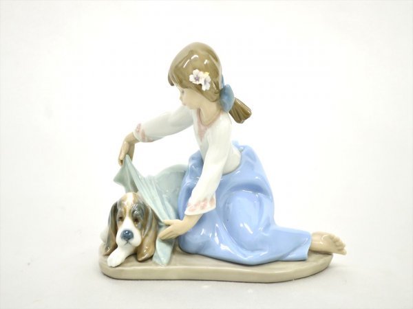 KM361●保管品●LLADRO リアドロ フィギュリン 風邪をひかないように　陶器人形/置物_画像1