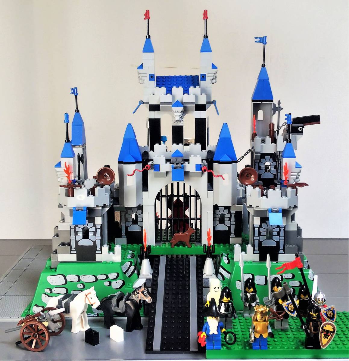 レゴ 正規品 10176 ロイヤルキング城　LEGO Knights Kingdom ミニフィグ お城シリーズ ナイトキングダム キャッスル_正面