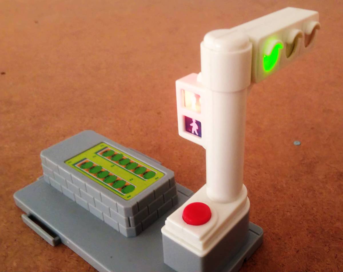 Yahoo!オークション - トミカタウン 光る信号機 トミー TOMY Yahoo!オークション - トミカタウン 光る信号機 トミー TOMY
