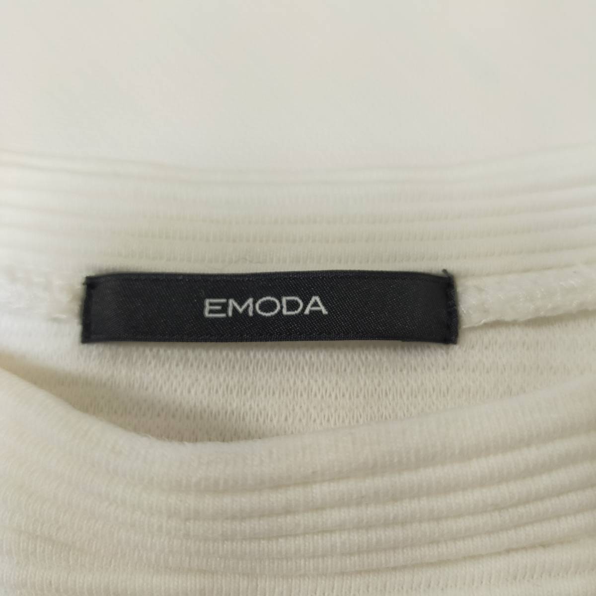 EMODA エモダ プルオーバー サイズS ホワイト 白 ボーダー生地 長袖 カットソー クルーネック シンプル トップス 3256