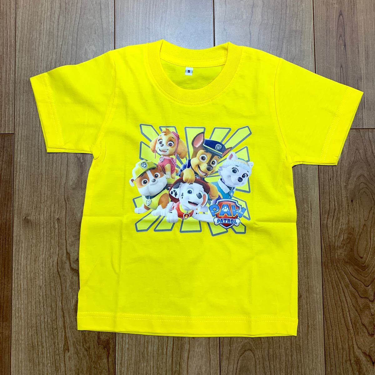 新品S(100)サイズパウパトロールプリント半袖Tシャツイエロー黄色マーシャルチェイススカイエベレスト海外子供服パジャマ