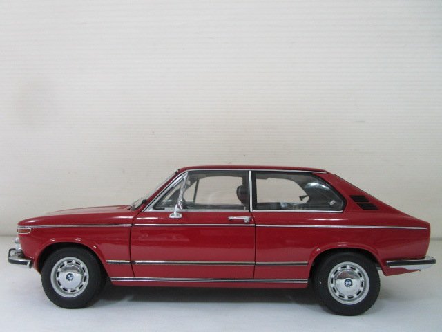 保証書付】 AUTOart オートアート BMW 2000 TOURING 1:18 ミニカー