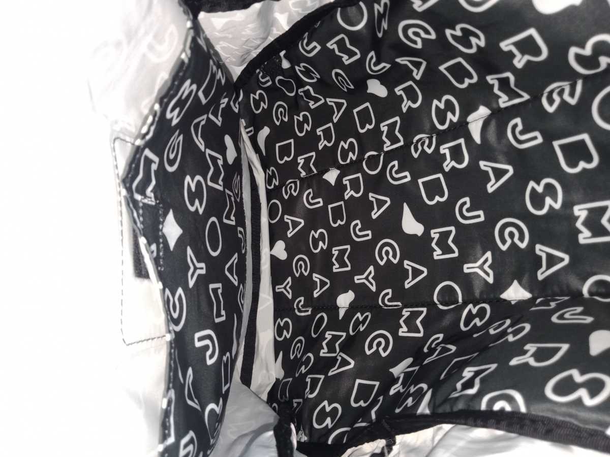【中古】 マークジェイコブス ★ リュック ⑧ バッグ 黒 白 ロゴ ブラック リュックサック 柄 軽量 モノトーン 便利 モノグラム_内側ポケットあり☆