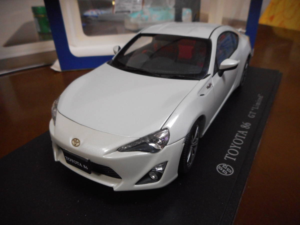 1/18 トヨタ ハチロク 86 GTリミテッド パールホワイト 日本仕様