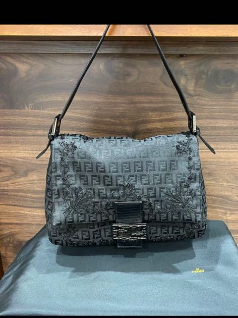 レア 定価40万 数回 FENDI フェンディ マンマバケット ズッカ柄 レア 定価40万 数回 FENDI フェンディ マンマバケット ズッカ柄
