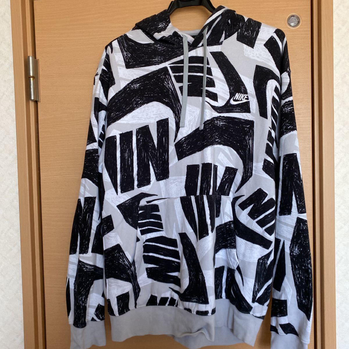 《激レア》ナイキ NIKE☆パーカー XXL 刺繍ロゴ 総柄 ブラック ホワイト
