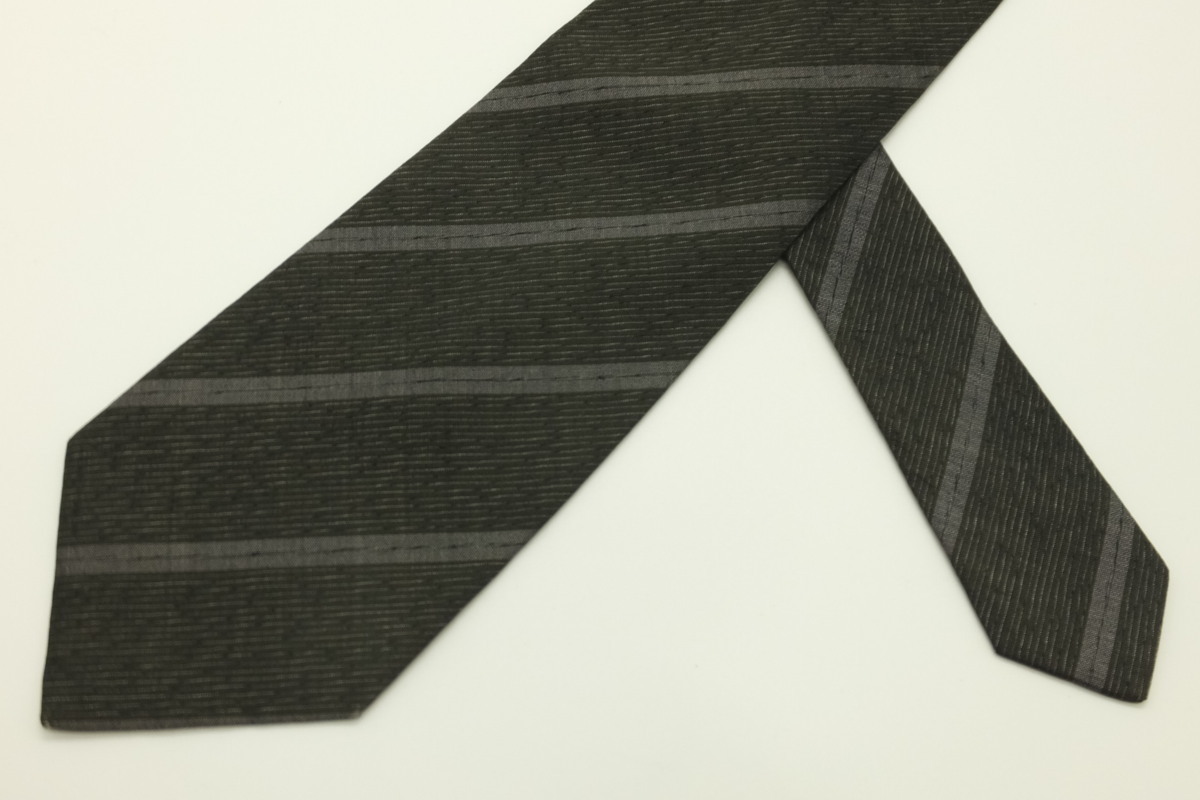#[YS-1] Issey Miyake ISSEY MIYAKE # necktie stripe pattern steel gray series # condition excellent # large . width 8.3cm silk 100% #A