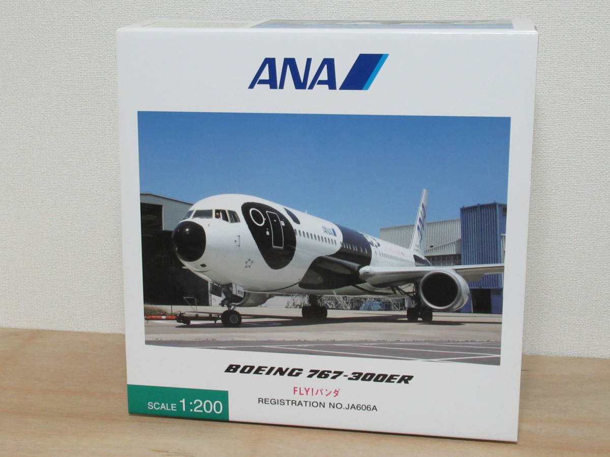 全日空商事 1/200 Model No.NH20040 Boeing 767-300ER FLY パンダ Registration No.JA606A