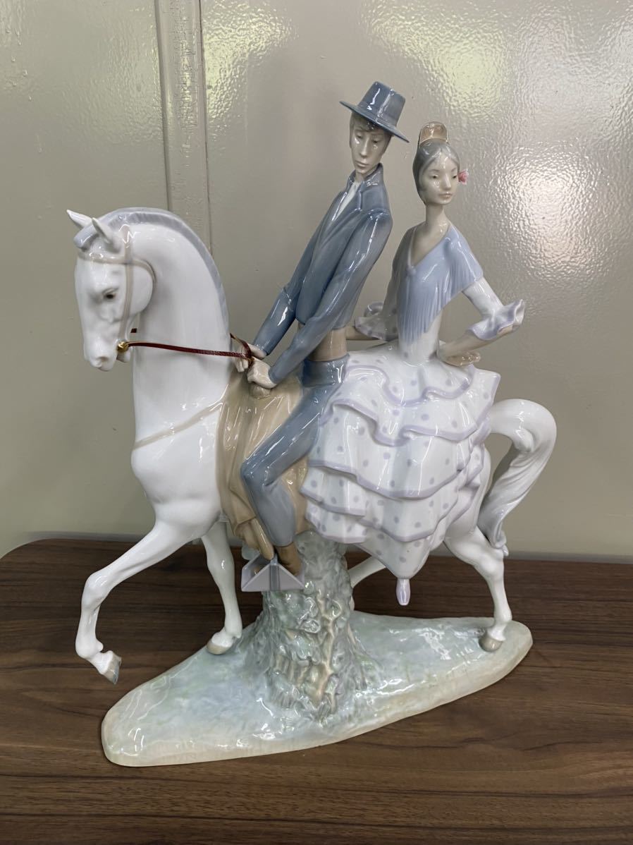 ◇送料込 リヤドロ LLADRO 白馬に乗った男女 フィギュリン 陶器人形