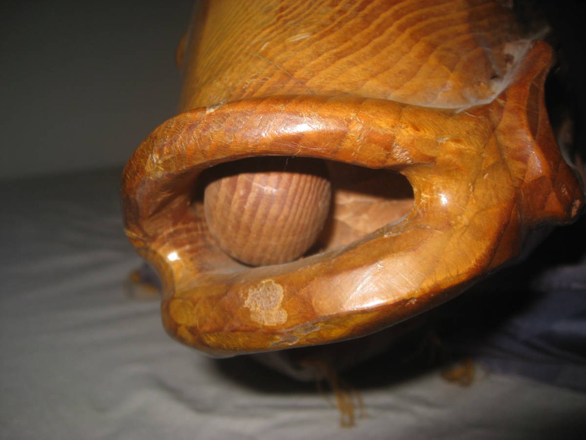 大きい木彫りの魚 鯉 ? ◆ 全長 約 90センチ ◆ 一刀彫り ? ◆ 口の中に玉 ◆ オブジェ 置物 木工芸 彫刻 5