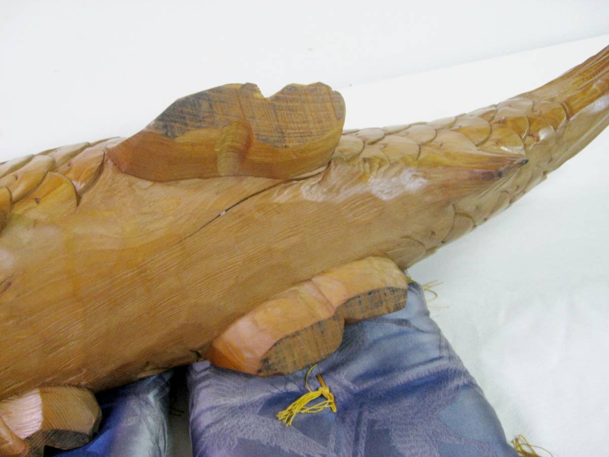 大きい木彫りの魚 鯉 ？ ◆ 全長 約 90センチ ◆ 一刀彫り ？ ◆ 口の中に玉 ◆ オブジェ 置物 木工芸 彫刻 7