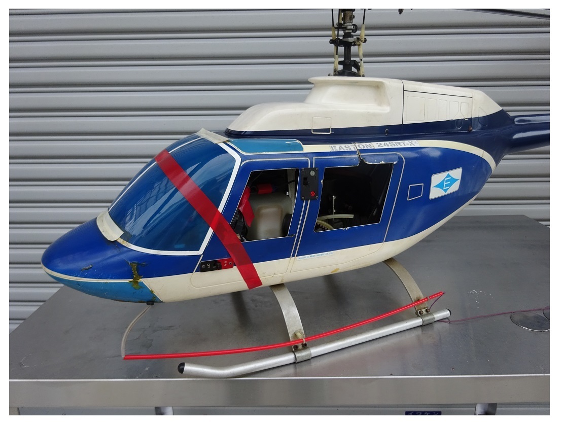 全新品エンジンヘリコプター　ラジコン　エンジン式ラジコン　全長：約1420mm　現状出品 完成品（エンジン）