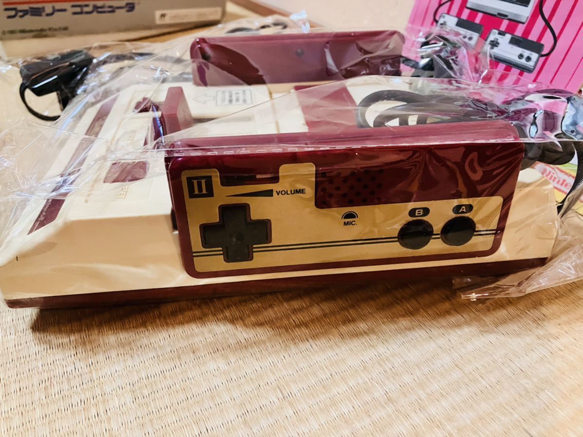 ★美品　任天堂 ファミコン ファミリーコンピュータ HVC-001 説明書　冊子あり　アダプターなし　送料無料★