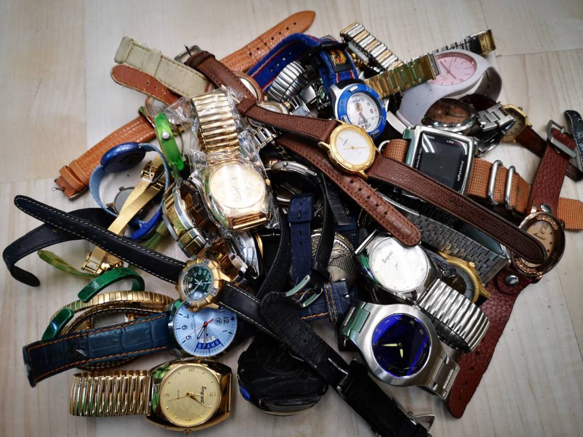 〈時計〉ジャンク時計　大量　腕時計　シチズン　カシオ　SWATCH　メーカー多数　約300個　約12kg　【中古／ジャンク品／大量まとめ】