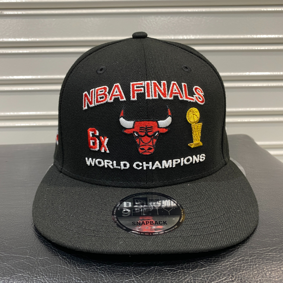 ラスト1 USA限定 Newera ニューエラ NBA ファイナルズ ワールドチャンピオン 9FIFTY スナップバックキャップ 黒 シカゴ ブルズ Bulls