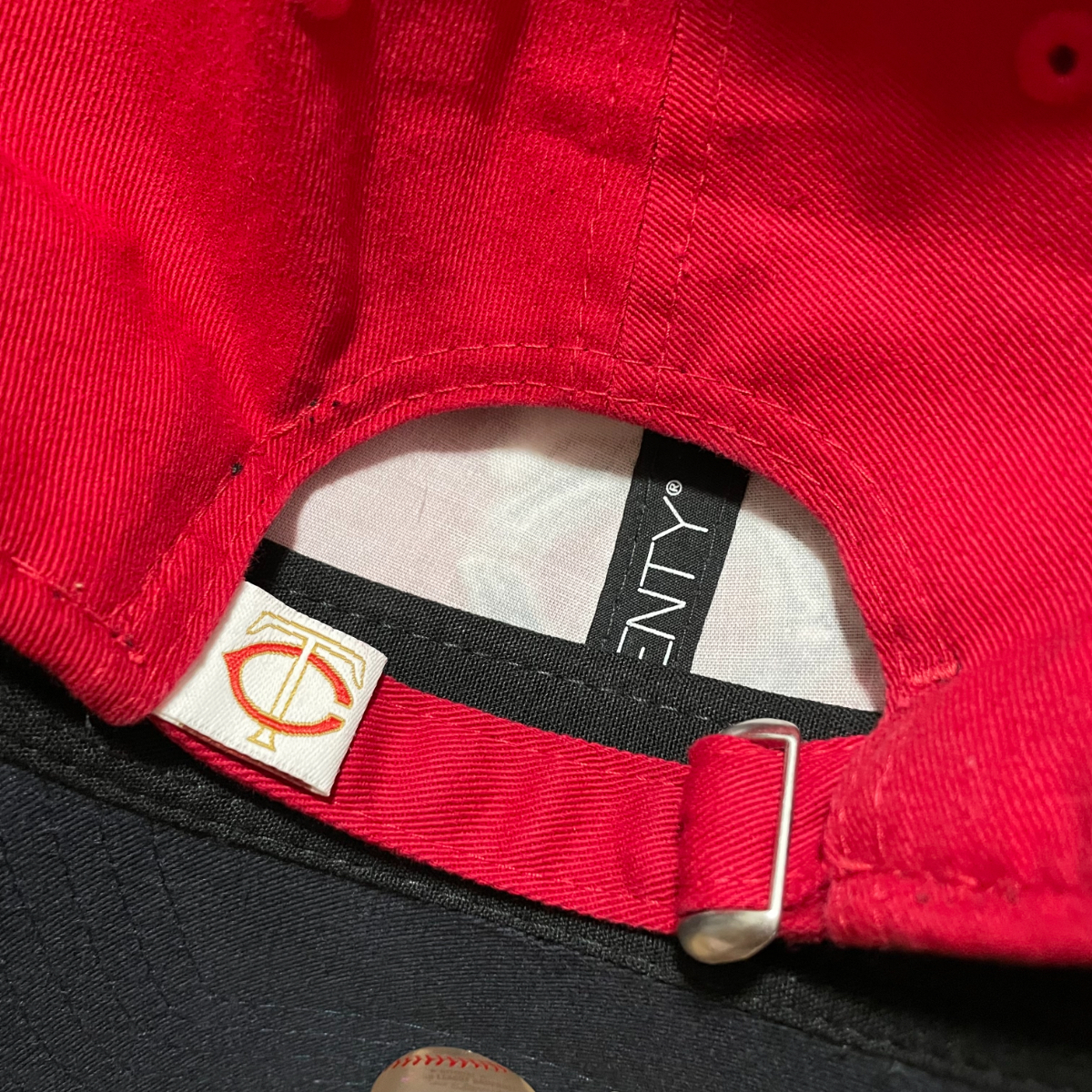NEWERA 【9Twenty】 ニューエラ キャップ 帽子 MLB ミネソタ ツインズ TWEINS ストラップバックキャップ サイズ調節可 2トーン 赤 紺 ALT2_画像4