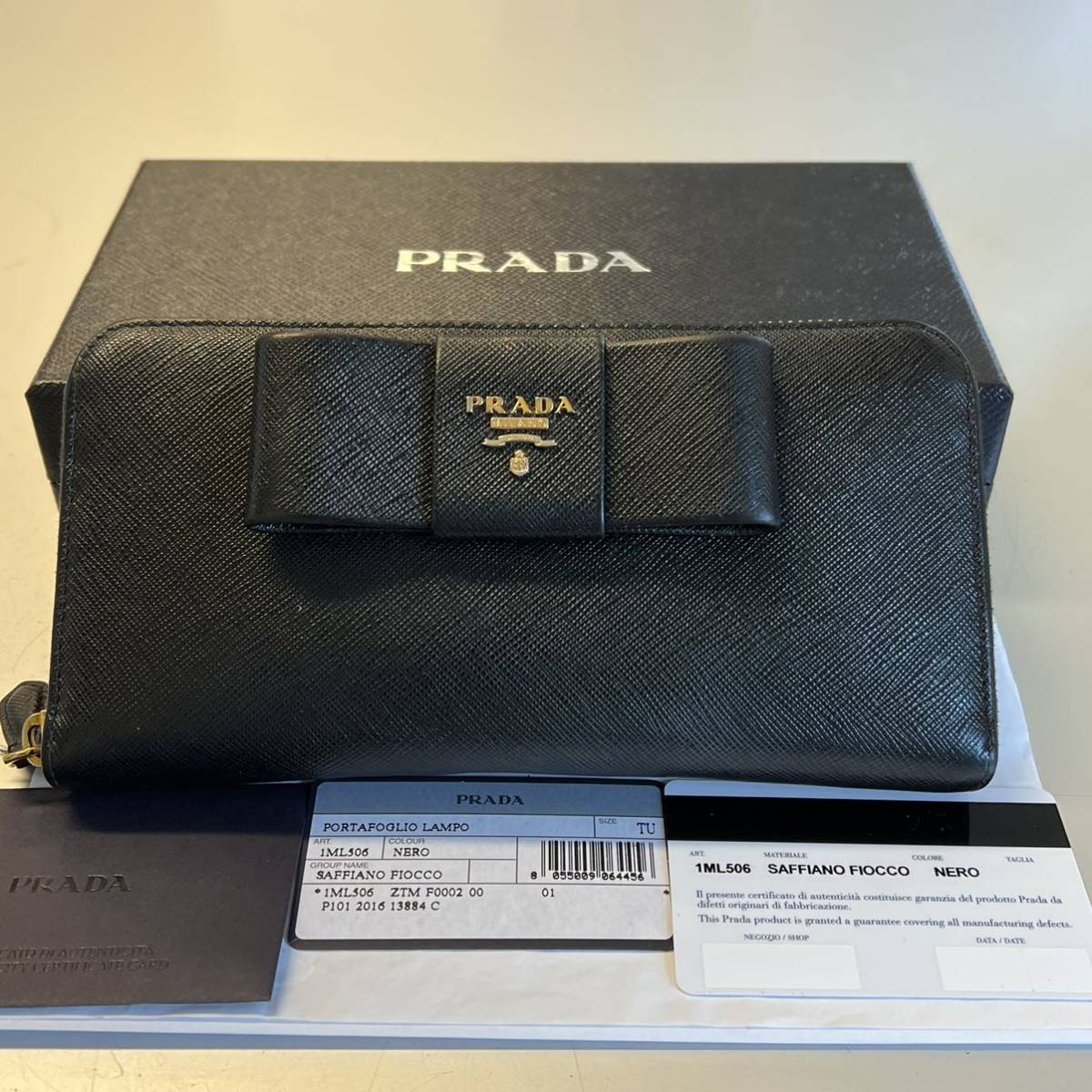 新品同様! プラダ PRADA 財布 長財布 サフィアーノ リボン ラウンド