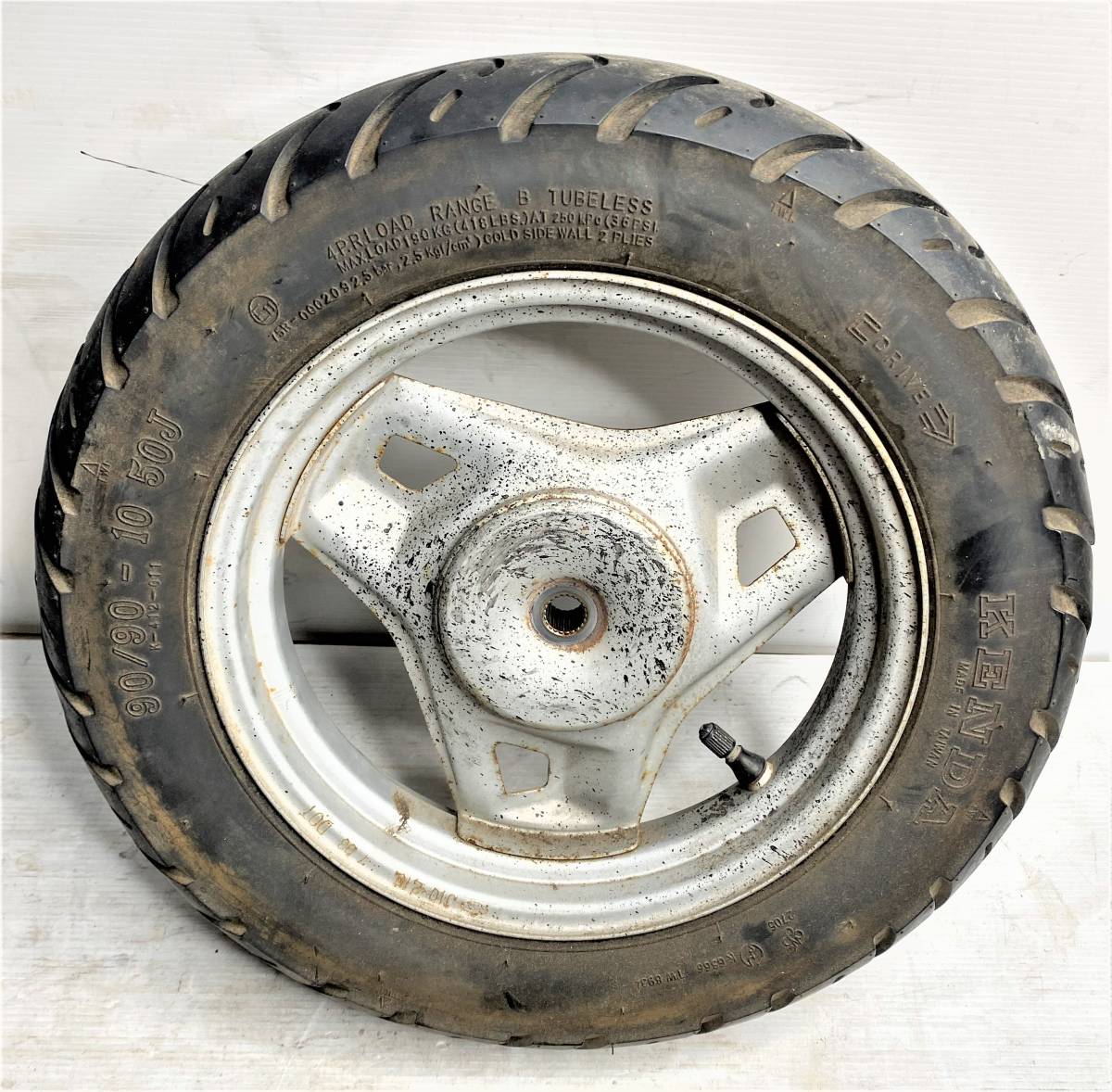 【AF56】ホンダ ディオ リア タイヤ付きホイール/HONDA DIO Wheels with rear tires I2205-06_画像1