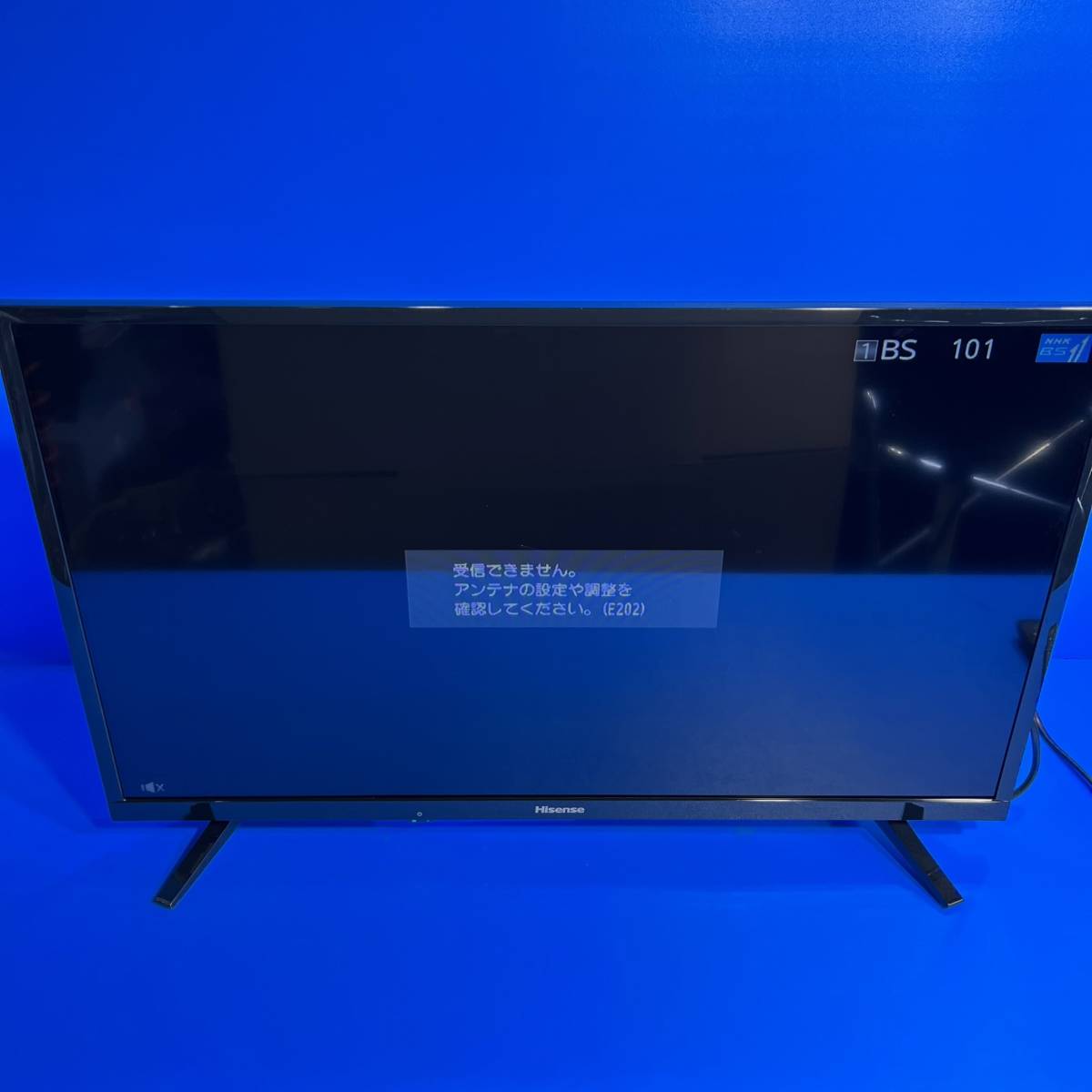 ma11dz【消費税なし・最高美品】Hisense 　ハイセンス　ハイビジョンLED液晶テレビ　32インチ　32K30　 2019年製 　black　 リモコン_画像1