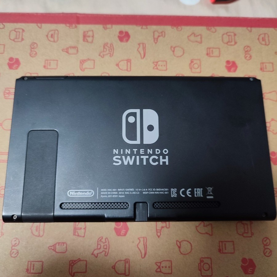 旧型 2018年製 Nintendo Switch ニンテンドースイッチ本体のみ