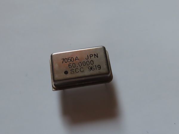【機器取外品】クリスタルオシレータ 水晶発振器 60.000MHz SCC製 7050Aの画像1