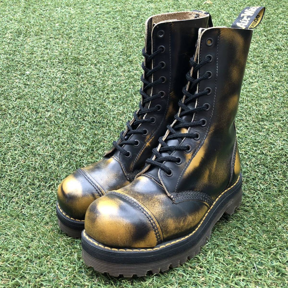 美品UK4イングランド製！ Dr.Martens ドクターマーチン スチールトゥ10