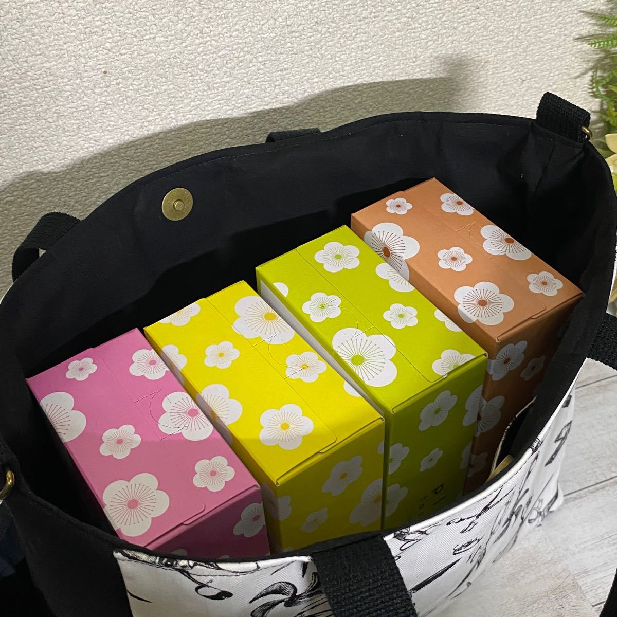 A4サイズ モノトーン ハサミ サイドポケット ハンドメイド A4サイズ モノトーン ハサミ サイドポケット ハンドメイド