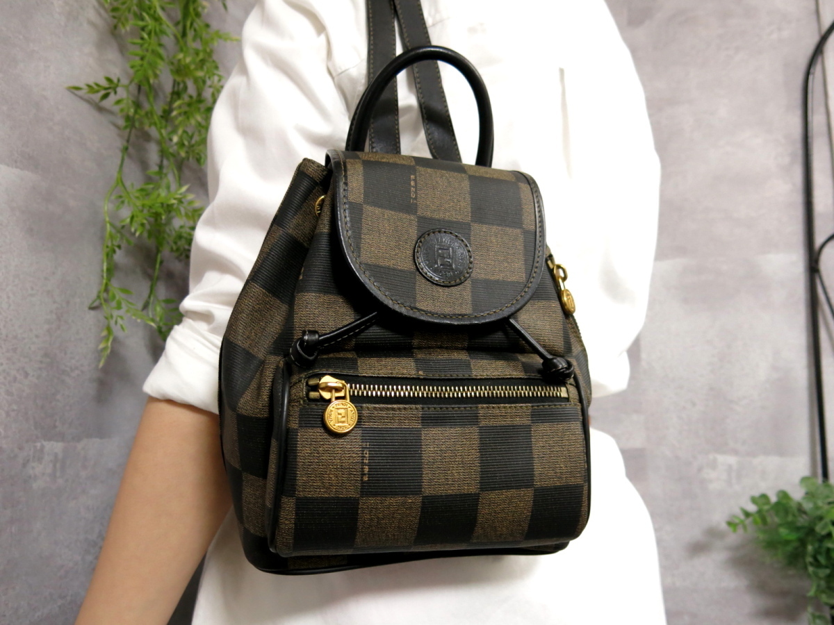 FENDI フェンディペカンロゴリュックサック
