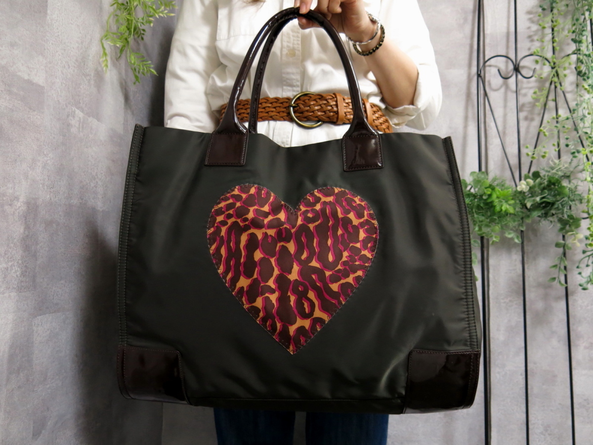 超美品○TORY BURCH トリーバーチ○エラ○ハート○ナイロン 超美品○TORY BURCH トリーバーチ○エラ○ハート○ナイロン