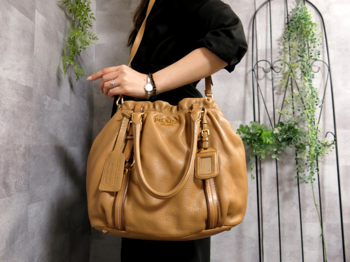 K193 展示品⭐︎ プラダ ゴールド金具 ショルダーバッグ 2way レザー