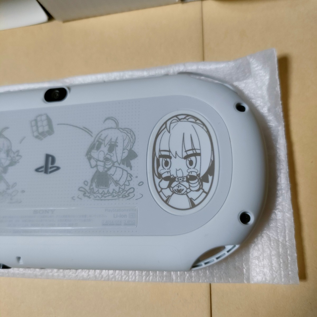 PlayStation Vita 本体 2000 Fate/EXTELLA Edition (グレイシャー・ホワイト)