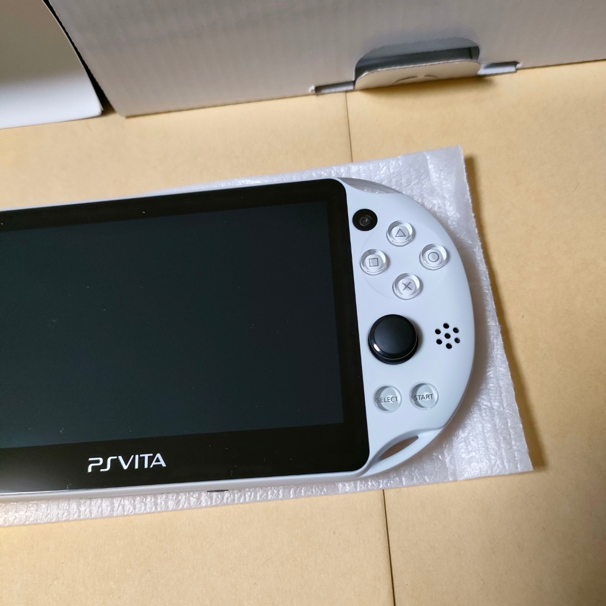 PlayStation Vita 本体 2000 Fate/EXTELLA Edition (グレイシャー・ホワイト)