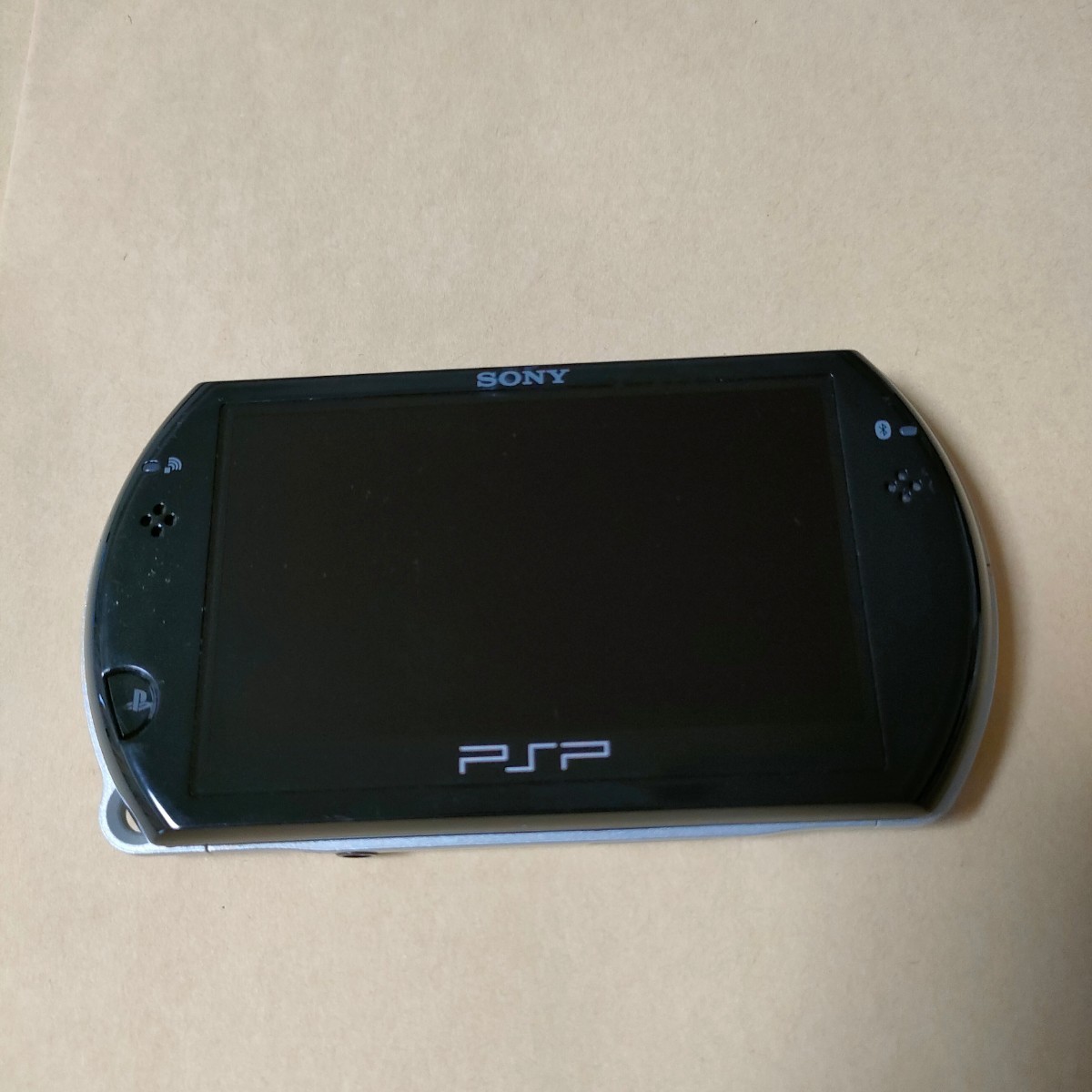 PSP go「プレイステーション・ポータブル go」 ピアノ・ブラック (PSP-N1000PB)