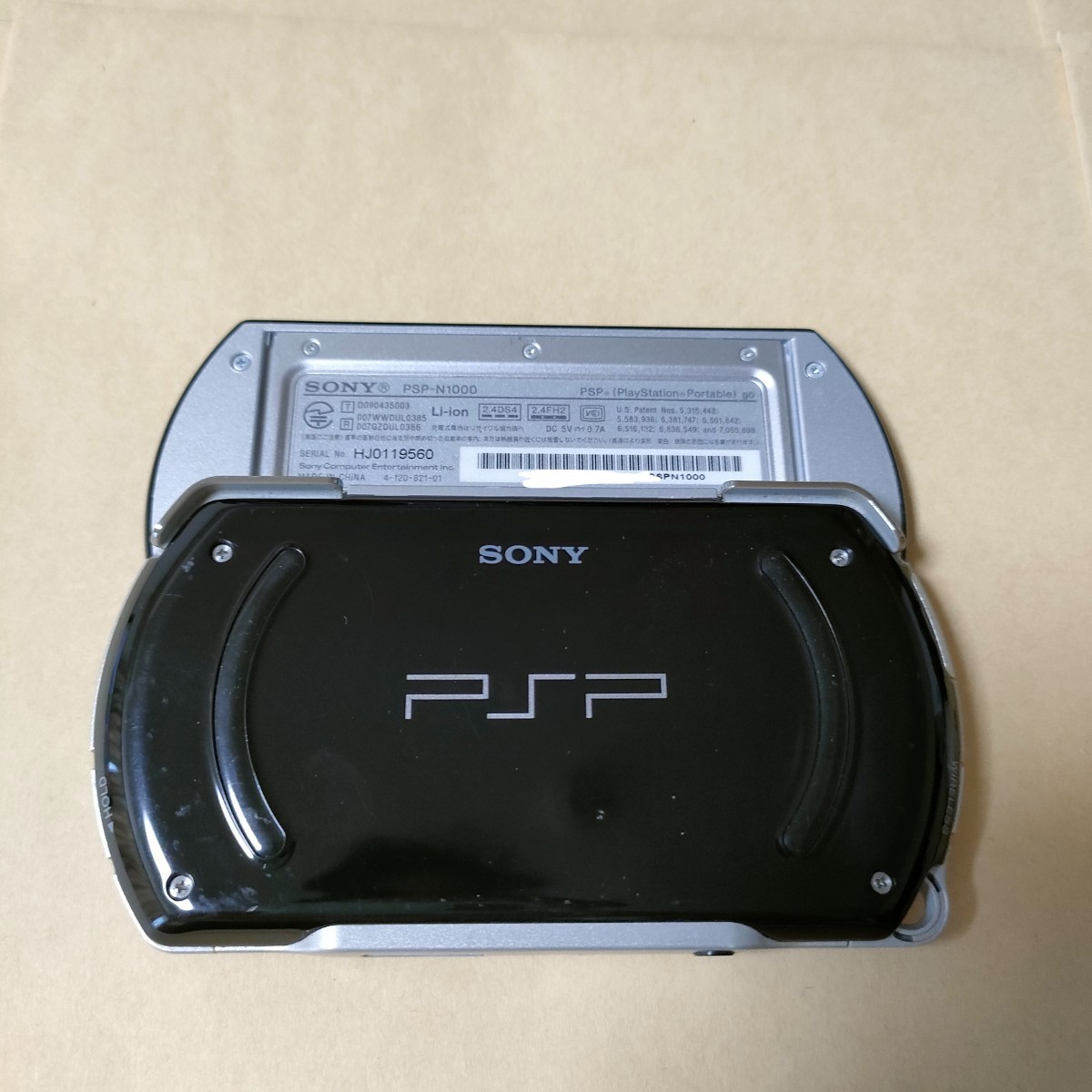 PSP go「プレイステーション・ポータブル go」 ピアノ・ブラック (PSP-N1000PB)