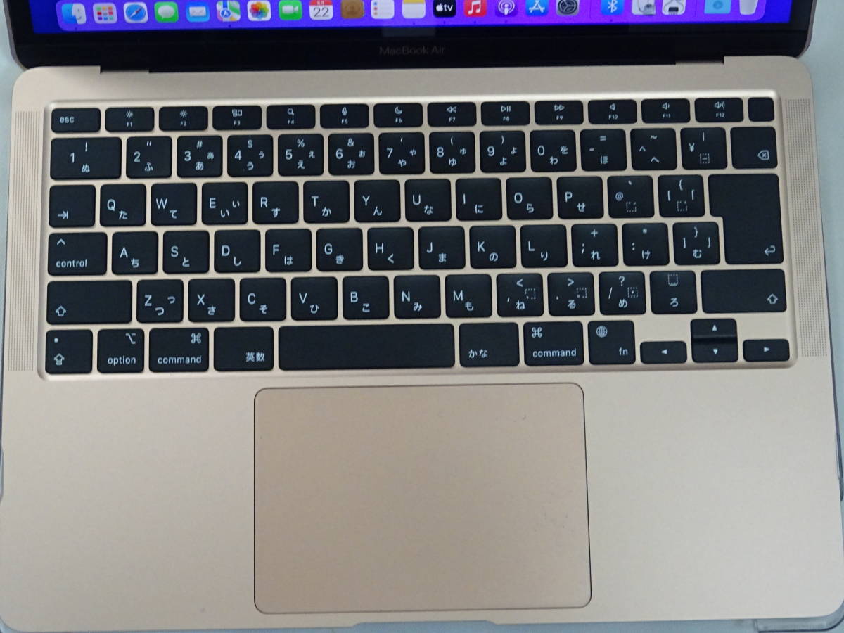 美品 Apple MacBook Air 「M1 」13インチ 2020 MGND3J/A A2337 8GB 256GB ゴールド 保護ケース・フィルム付_画像3