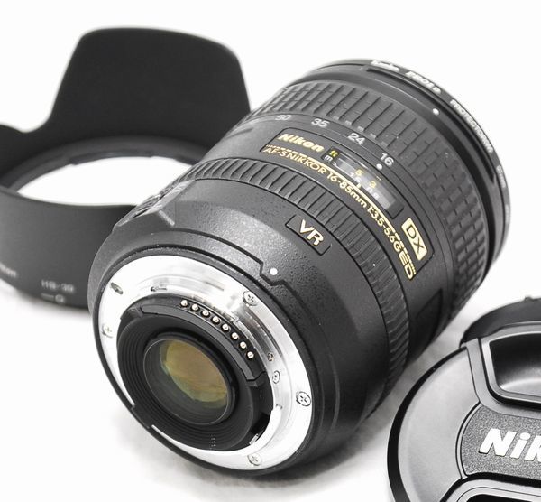 【新品級の超美品・純正フード付き】Nikon ニコン AF-S DX NIKKOR 16-85mm f/3.5-5.6 G ED VR_画像2