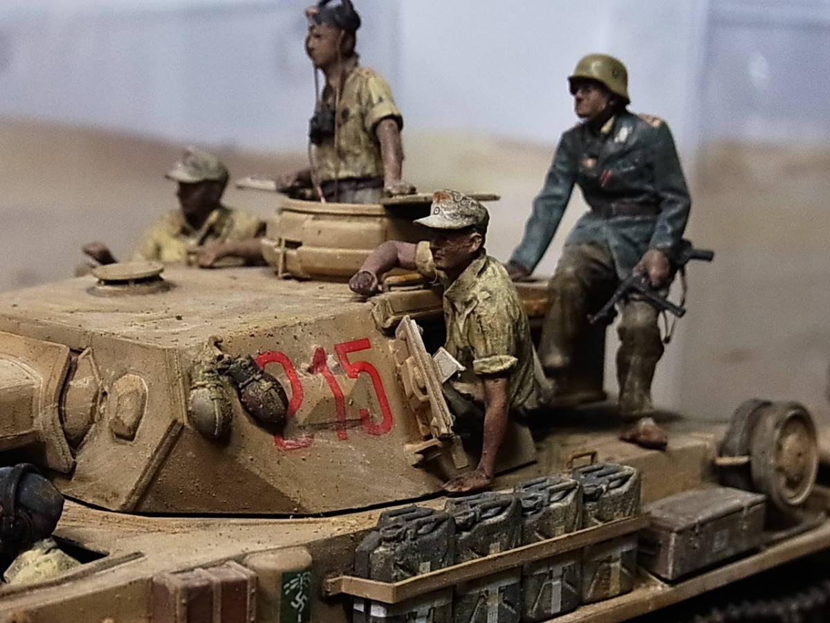 1/35 タミヤ 4号戦車 G型初期生産車、F型 ディスプレイスペース 1/35 タミヤ 4号戦車 G型初期生産車、F型 ディスプレイスペース
