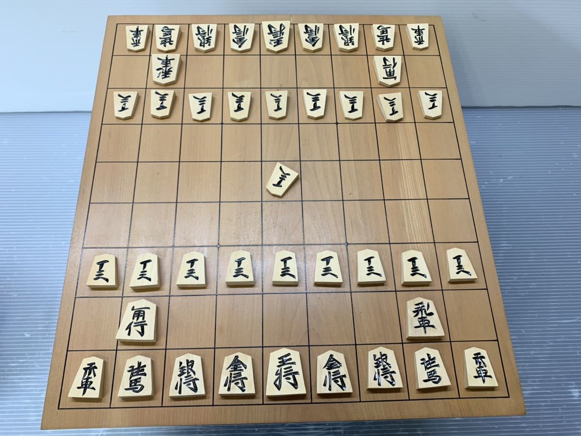 将棋セット 脚付き将棋盤(高さ約22.5×縦36.5×横32.5cm)・特撰御将棋駒