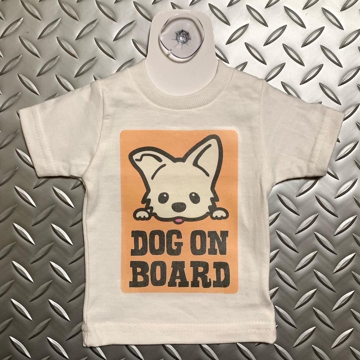 送料込み●DOG ON BOARD ミニTシャツ 犬が乗ってます カーアクセサリー カー用品 車内アクセサリー デカール/ステッカー代わりに！●新品_画像1