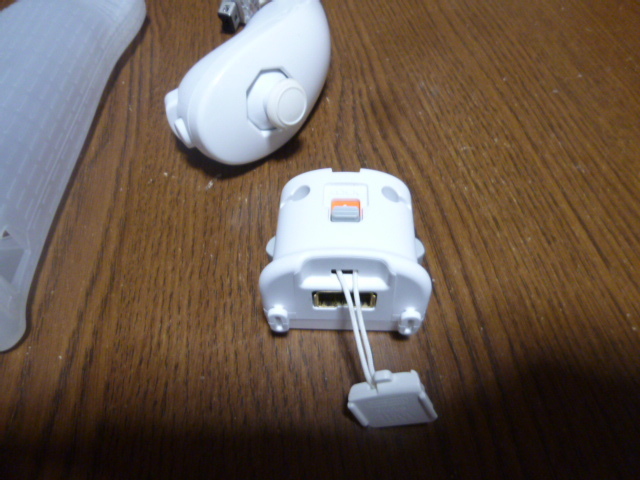 M009【即日配送　送料無料　動作確認済】Wii　モーションプラス　ジャケット　ヌンチャク　セット　カバー　ホワイト　白　クリア
