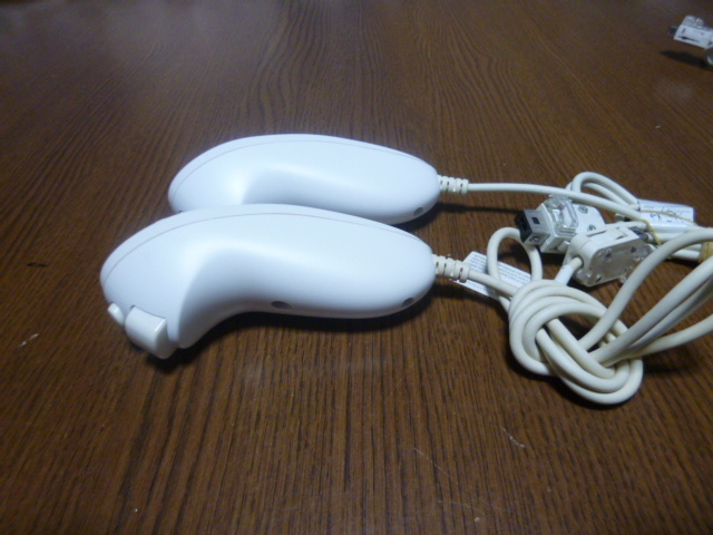 N014【送料無料 動作確認済】Wii ヌンチャク 2個セット　ホワイト 白　NINTENDO　任天堂 純正 