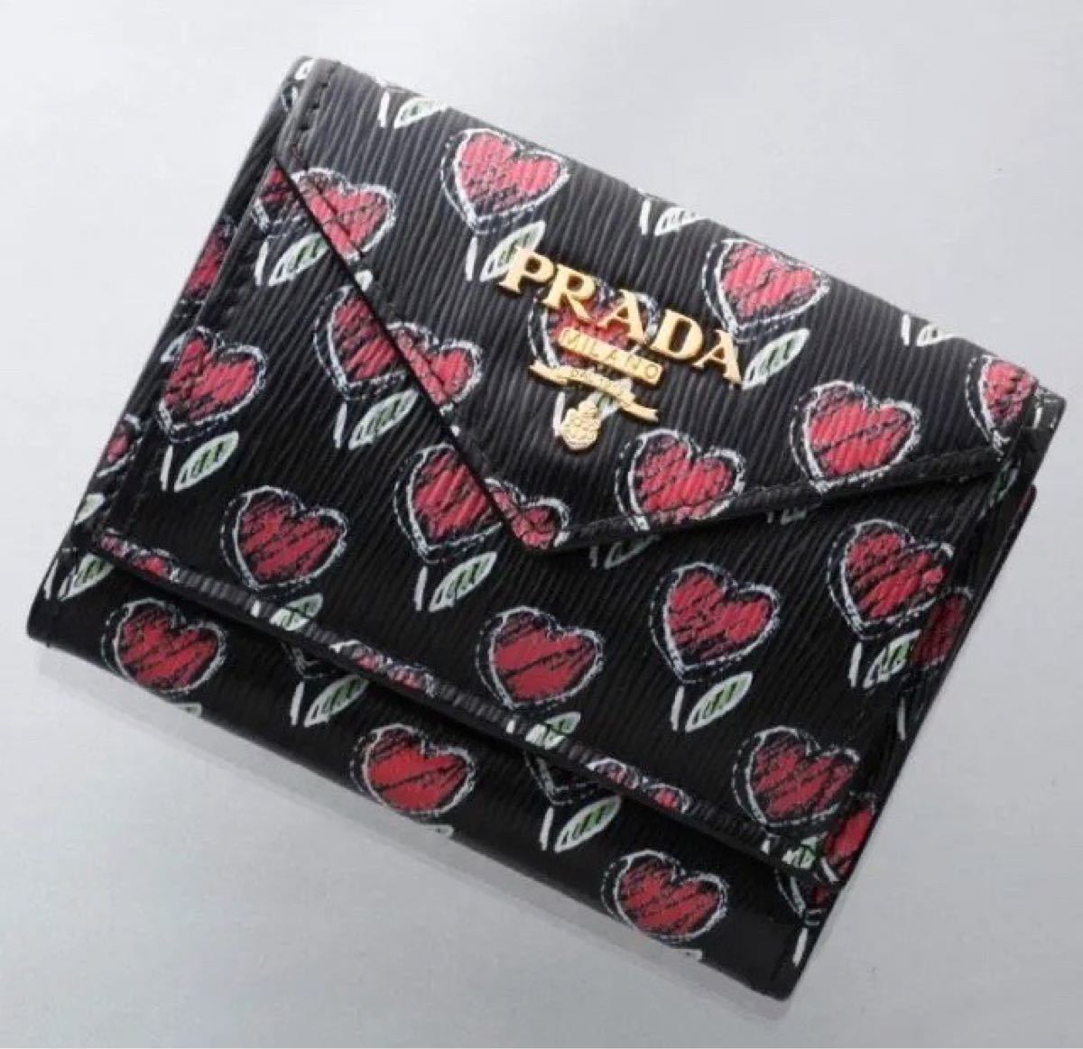 人気ブランドの小物未使用級 限定モデル PRADA プラダ 三つ折り財布 ヴィッテロムーブ