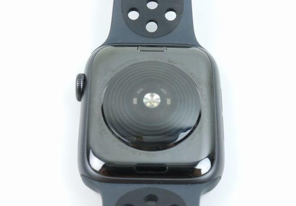 * прекрасный товар / закончившийся товар *Apple Watch NIKE SE 44mm/ Apple часы GPS модель * Space серый aluminium & керамика кейс *MKQ83J/A*A2352*