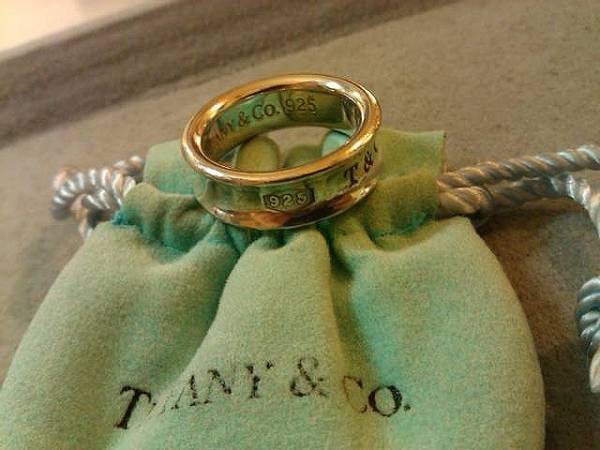 【新発売】 ★送料無料即決★TIFFANY&Co.(ティファニー)1837シルバーリング シルバー 【新発売】 ★送料無料即決★TIFFANY&Co.(ティファニー)1837シルバーリング シルバー