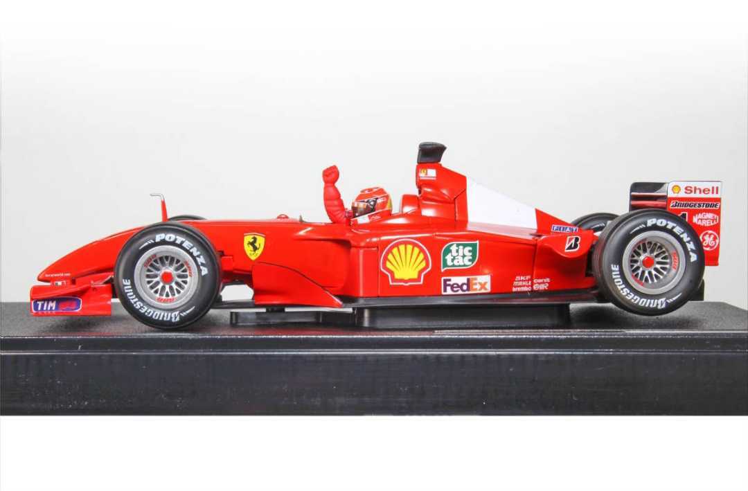 1/18 フェラーリ F2001 シューマッハ 2001ワールドチャンピオン ホット