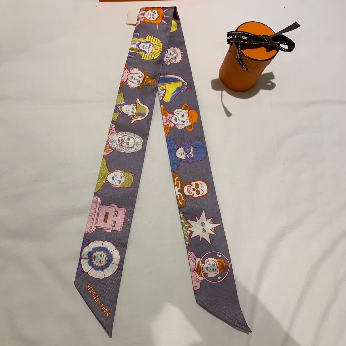 新品 HERMES エルメス ツイリー DRESS CODE グレー | forext.org.br